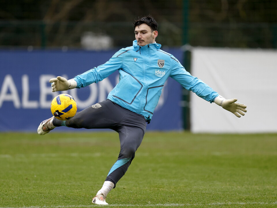 Max O'Leary kicking a ball in training