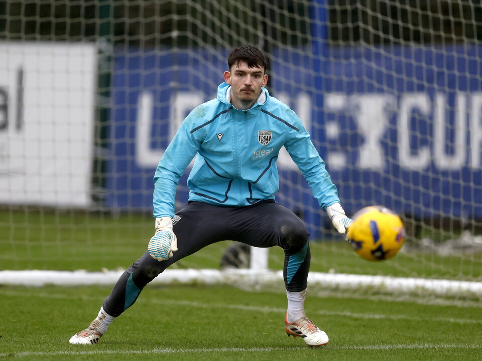 Max O'Leary diving in training