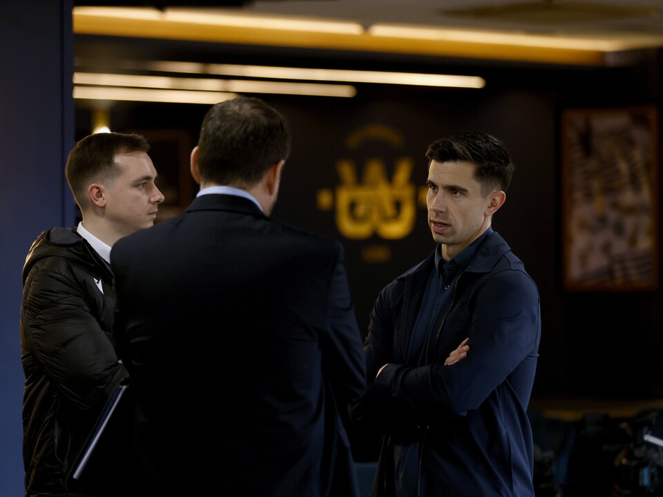 Eric Ramsay speaking with WBA staff