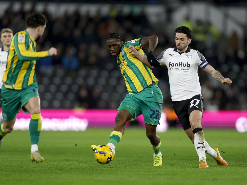 Samuel Iling-Junior on the ball against Derby