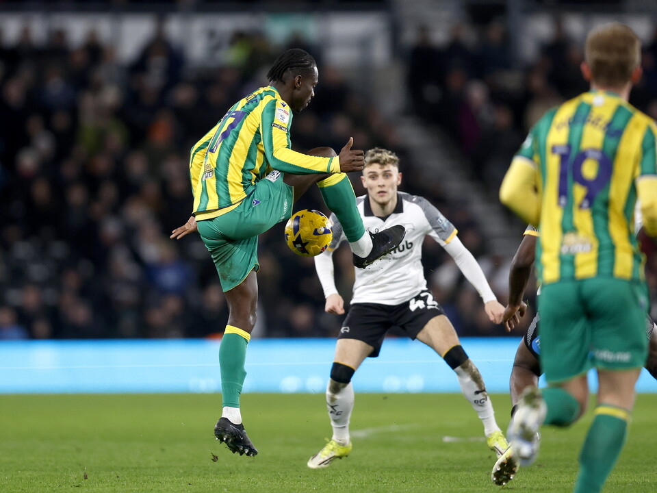 Ousmane Diakité on the ball against Derby