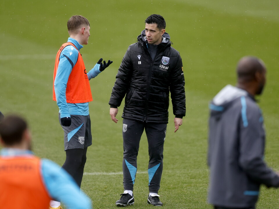 Eric Ramsay chatting to Ollie Bostock during a training session