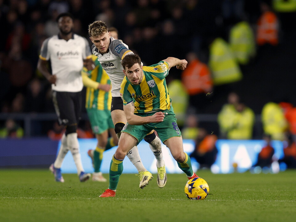 Jayson Molumby on the ball against Derby