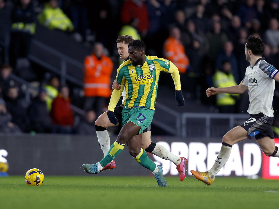Daryl Dike in action against Derby