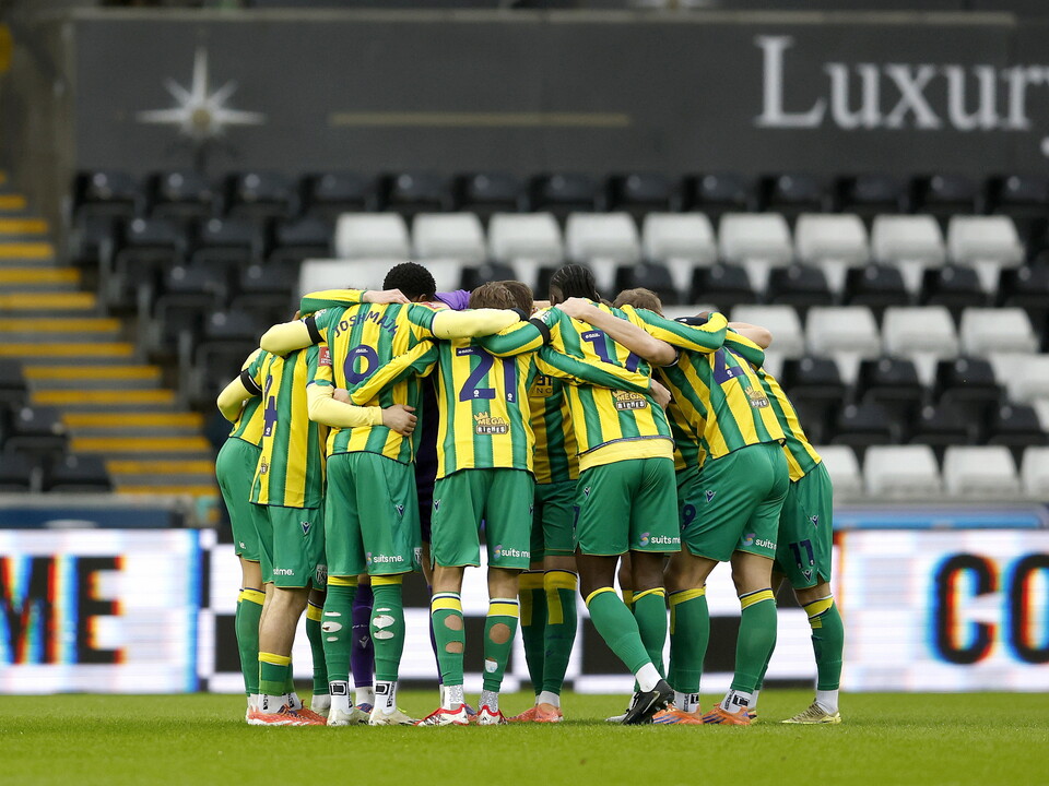 Albion in a team huddle.