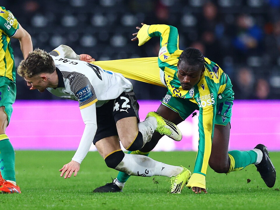 Ousmane Diakité having his shirt held by a Derby player
