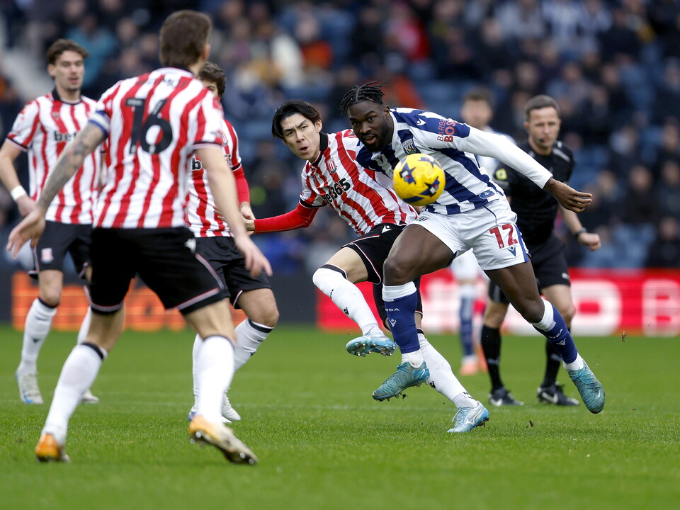 Daryl Dike on the ball against Stoke