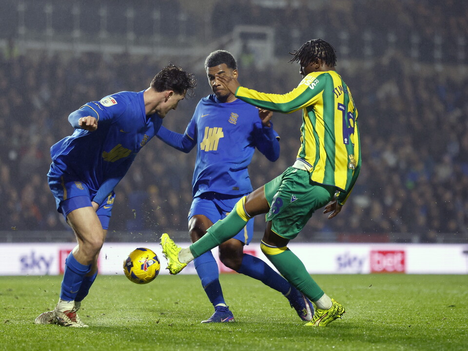 Jamaldeen Jimoh-Aloba on the ball at Birmingham City