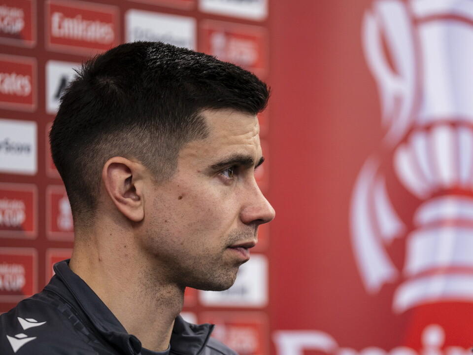 An image of Eric Ramsay talking to the media ahead of Albion's FA Cup game against Norwich