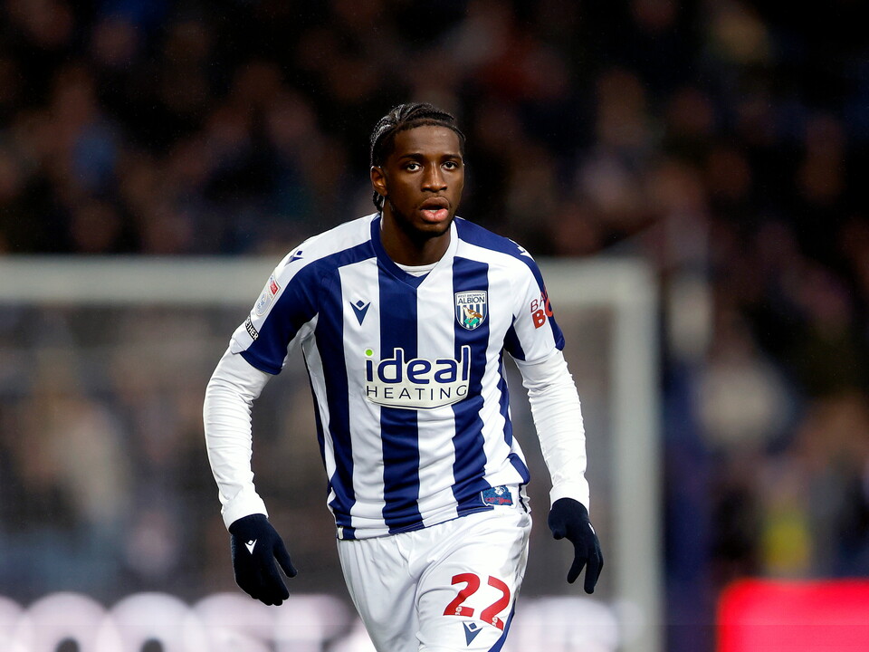 Samuel Iling-Junior in action for Albion in the home kit 