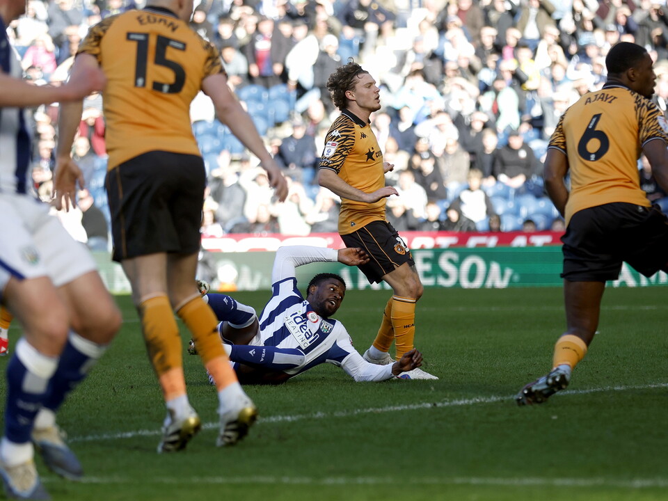 Josh Maja scoring against Hull