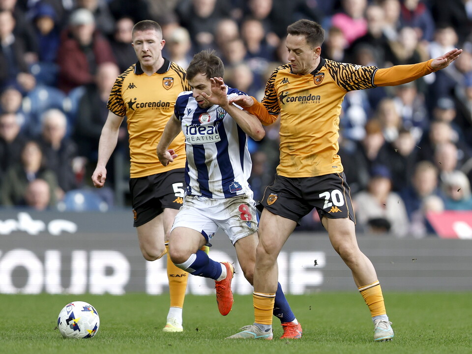 Jayson Molumby on the ball against Hull
