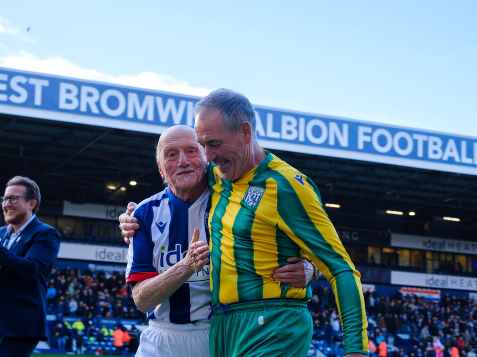 Bob Taylor hugging a Cancer Kickers participant
