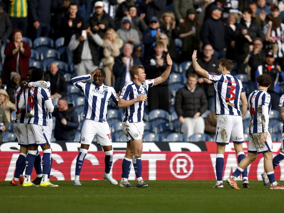 An image of the team celebrating Heggebo's goal against Hull