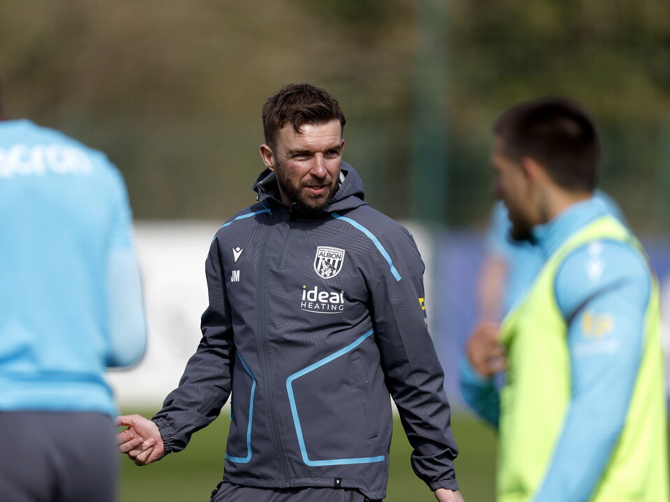 James Morrison talking to Danny Imray during a training session