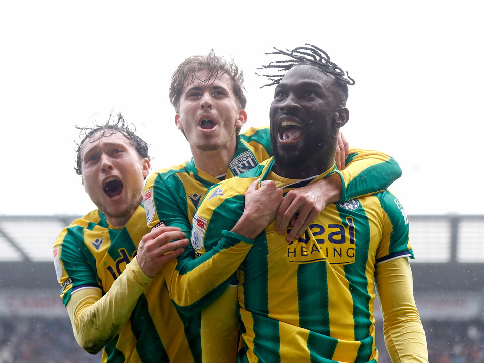 Daryl Dike, Isaac Price and Callum Styles celebrate Daryl's goal