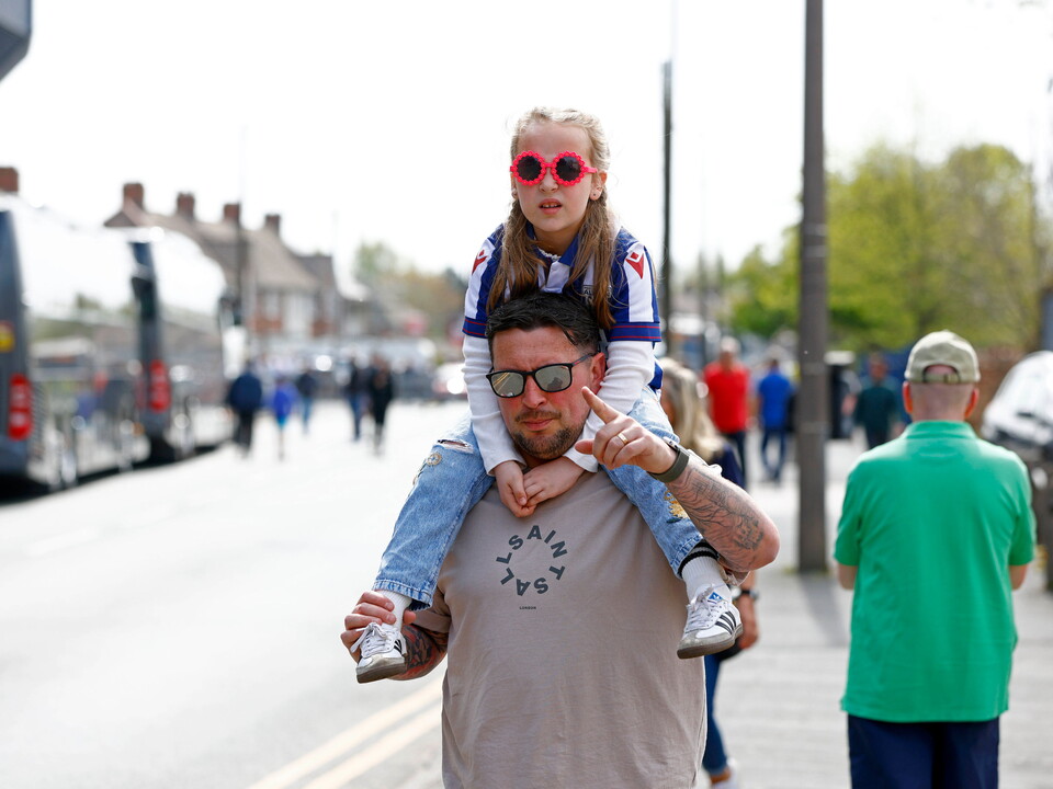 Fan approaching The Hawthorns