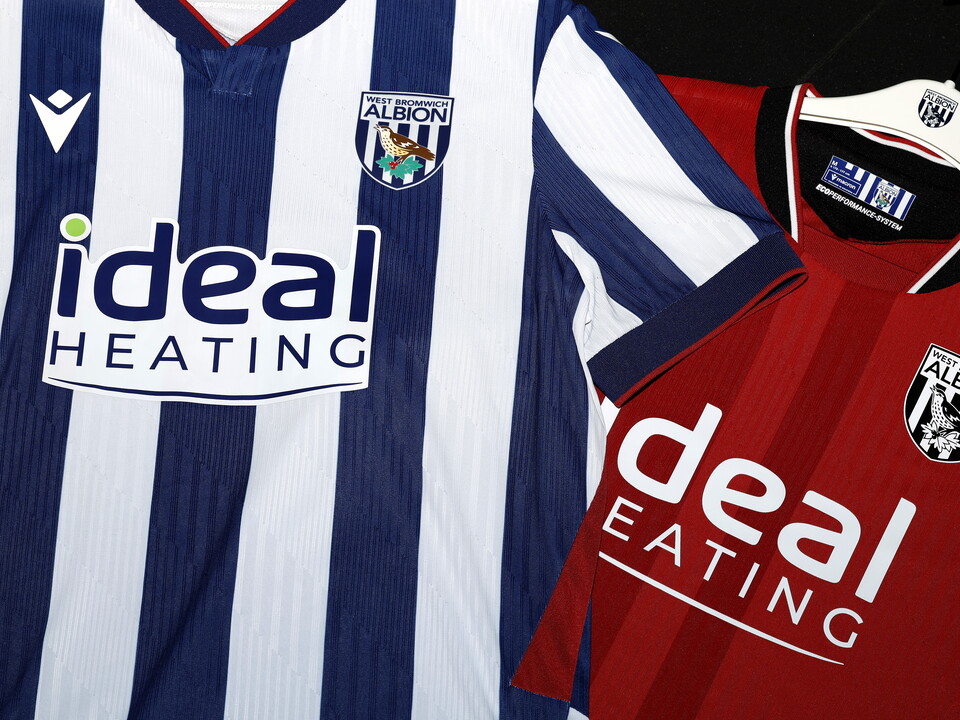 The 26/27 home and away kits laid next to each other