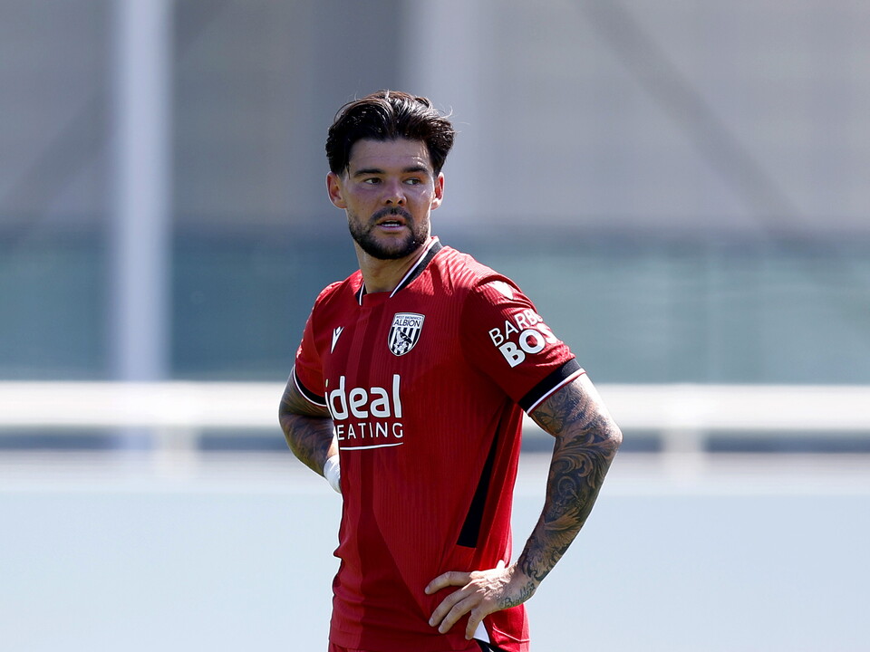 Alex Mowatt in action in the red away kit 