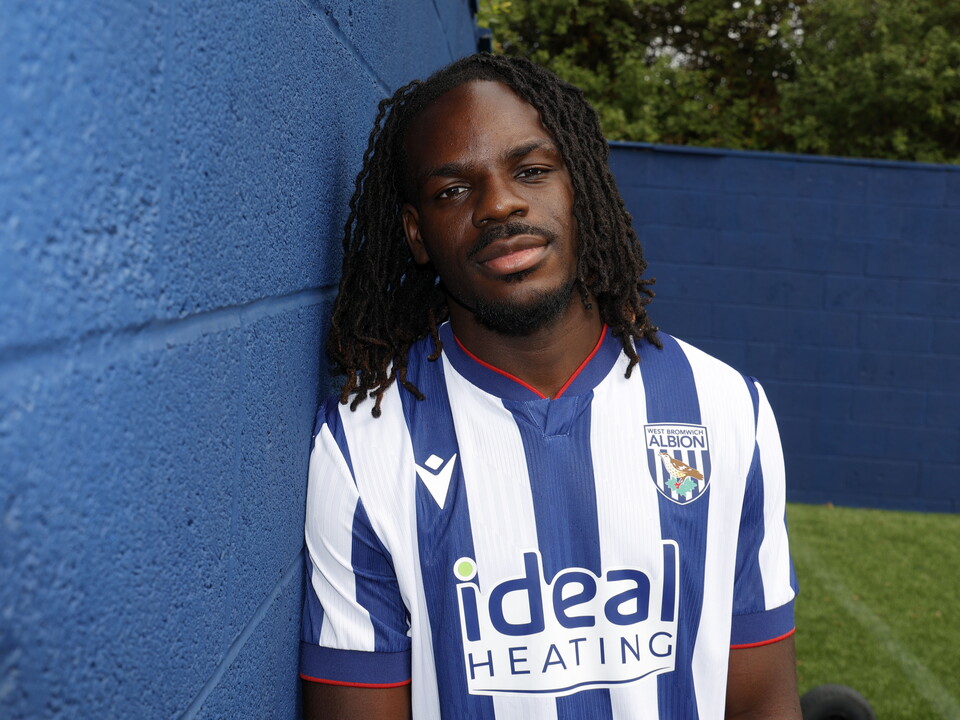 Brayann Pereira poses at the training ground