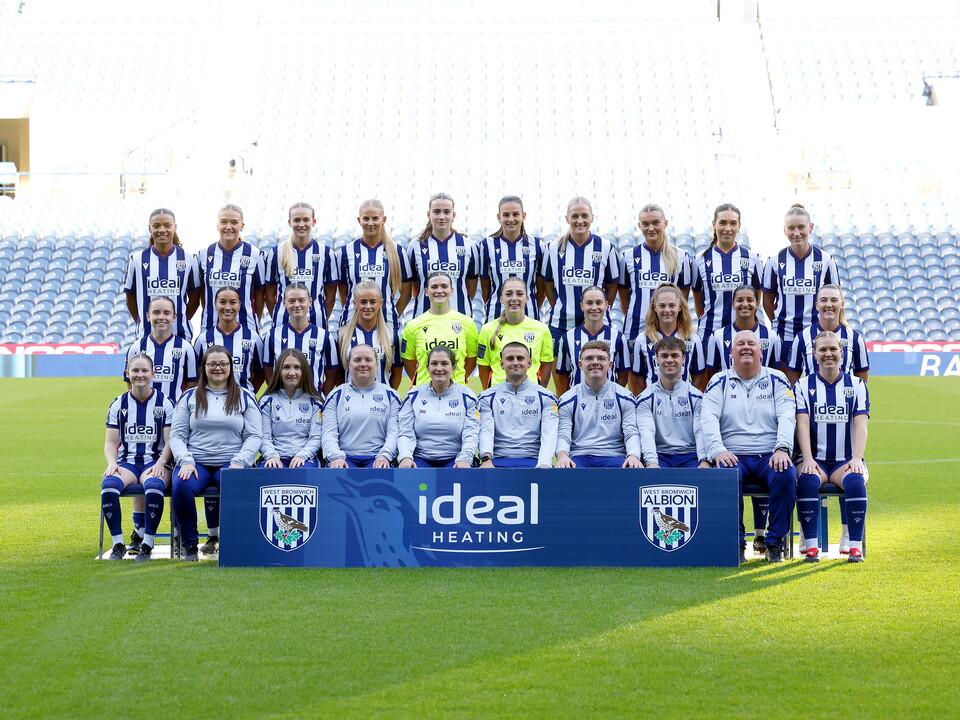 Albion Women squad photo.