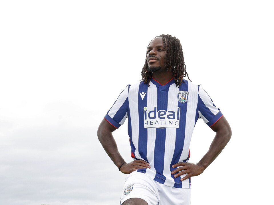 Brayann Pereira stood in a home kit with his hands on his hips