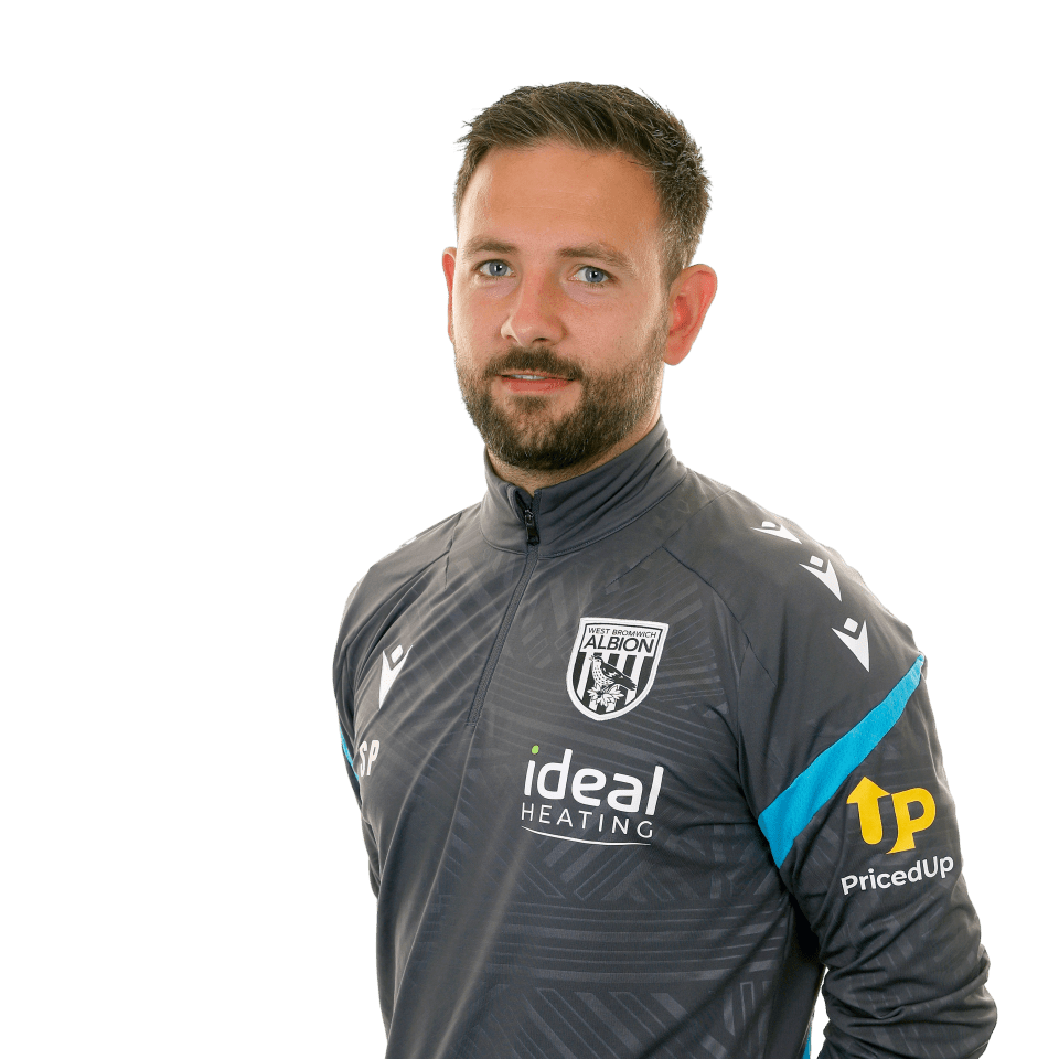 A photo of Albion first team coach/head of performance Sam Pooley in the 2025/26 grey training kit